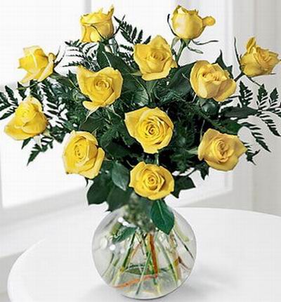 12 yellow Roses and green fillers