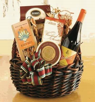 Red wine, mixed nuts, Cheddar cheese, Chocolates, bread sticks and cookies.  Wine based on local wine selection. Brands will vary.  (Photo image is only an example) (Based on availability, item brand and mix may vary)