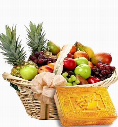 A box of Standard Mooncakes and a Fruit Basket of 2 Pineapples, 3 green Apples, 2 Apples, 4 Peaches, 2 Oranges, 2 Mangos, 3 Bananas, 2 Pears, 2 bunches of Globe Grapes and 1 bunch of Finger Grapes.