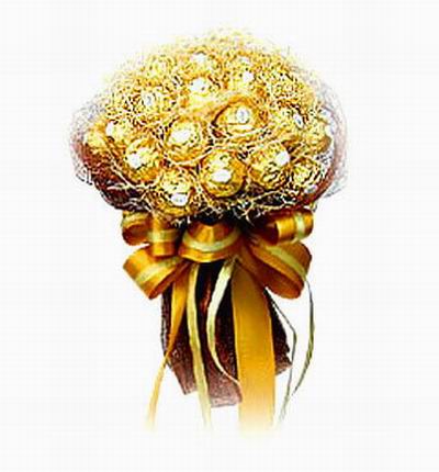 16 Ferrero chocolate bouquet wrapped with a golden touch