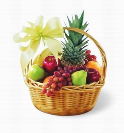 Fruit Basket of 1 Pineapple, 2 red Apples, 1 green Apple, 2 Oranges, 1 Pear, Globe Grapes and 3 Bananas.